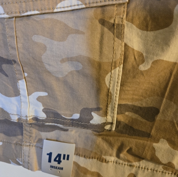 George Men's Beige Camouflage Cargo Shorts - NWT - Picture 6 of 7